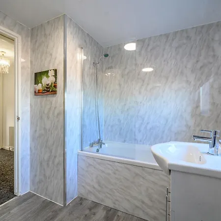 -rcgs- For Your Relaxed, Cosy Stay, Free Parking Проживання в сім'ї